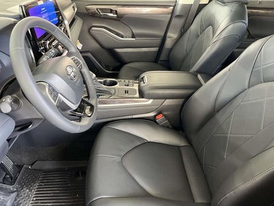 2026 Toyota Highlander Hybrid Platinum