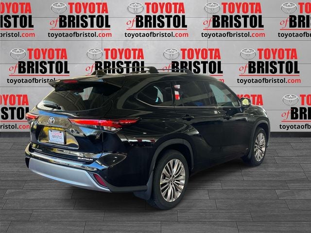 2026 Toyota Highlander Hybrid Platinum